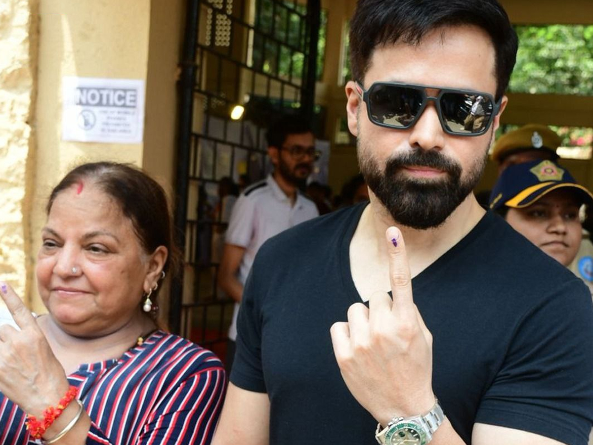 Lok Sabha Elections 2024 Celebrities Cast Their Votes In Mumbai Photos Viral44