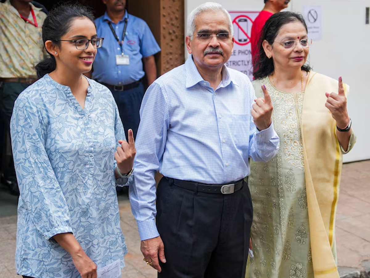 Lok Sabha Elections 2024 Celebrities Cast Their Votes In Mumbai Photos Viral35