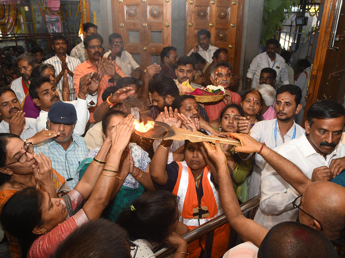 Tataiahgunta Gangamma Jatara in Tirupati Photos63