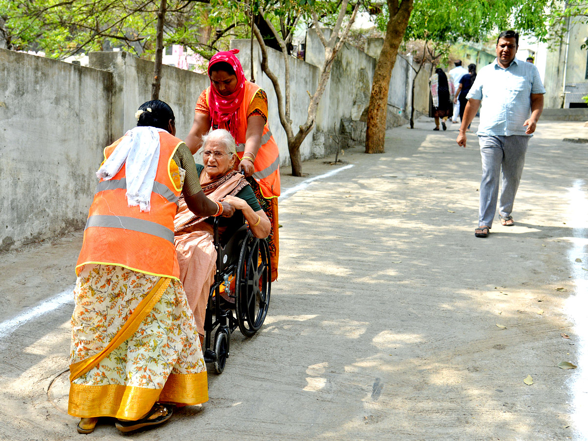 Best Photos of The Day in AP and Telangana Photo Gallery7