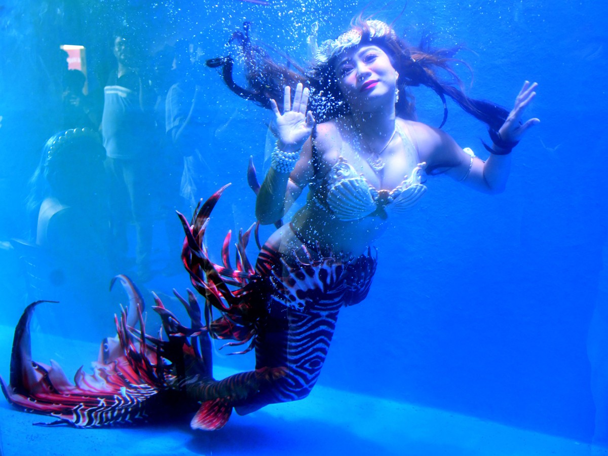 Mermaid Show In Kukatpally Hyderabad Photos Viral10