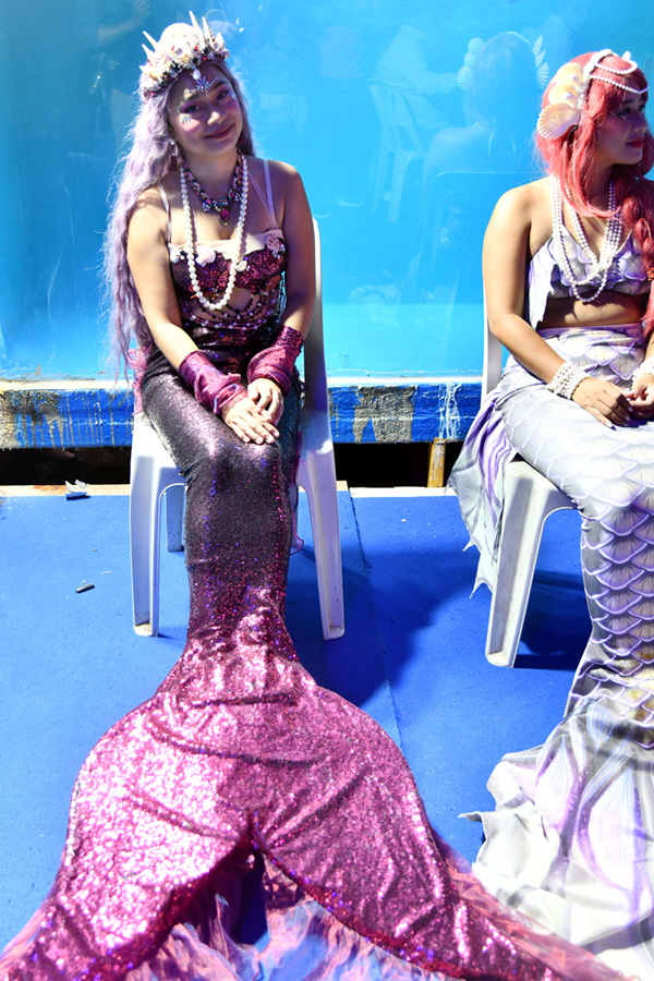 Mermaid Show In Kukatpally Hyderabad Photos Viral11