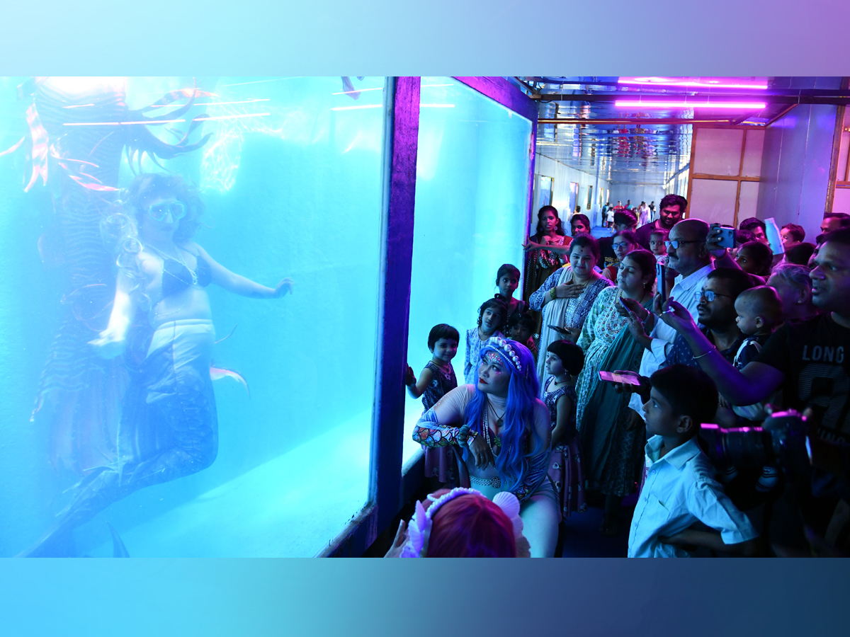 Mermaid Show In Kukatpally Hyderabad Photos Viral3