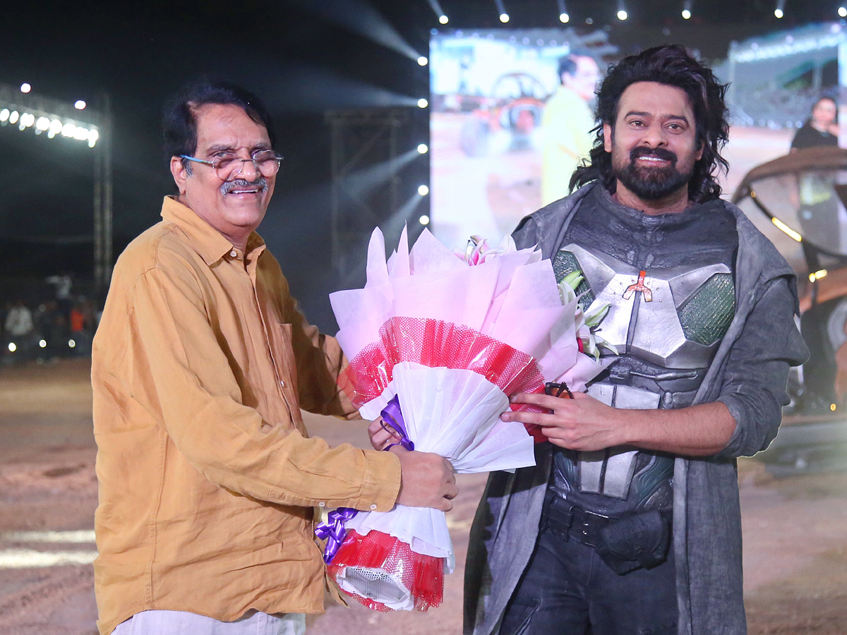 Prabhas Makes a Grand Entry At Kalki 2898 AD Hyderabad Event Photos4