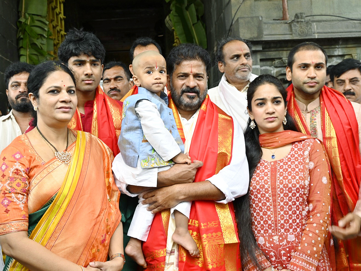 Telangana CM Revanth Reddy With Family Visits Tirumala Photos1