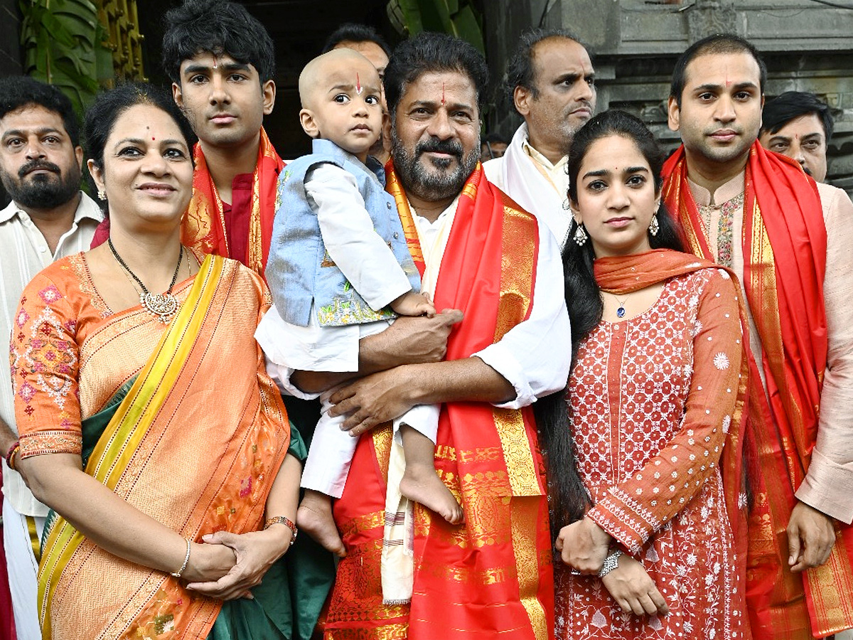 Telangana CM Revanth Reddy With Family Visits Tirumala Photos6