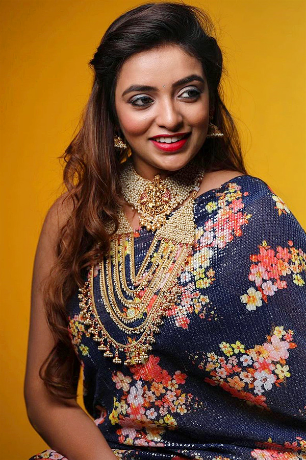 Actress Ashi Roy Busted For Being Present At Bengalurus Rave Party Photos14