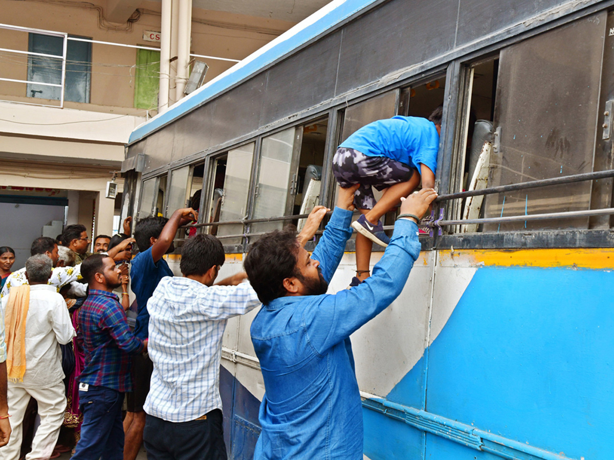 Best Photos of The Day in AP and Telangana Photo Gallery5