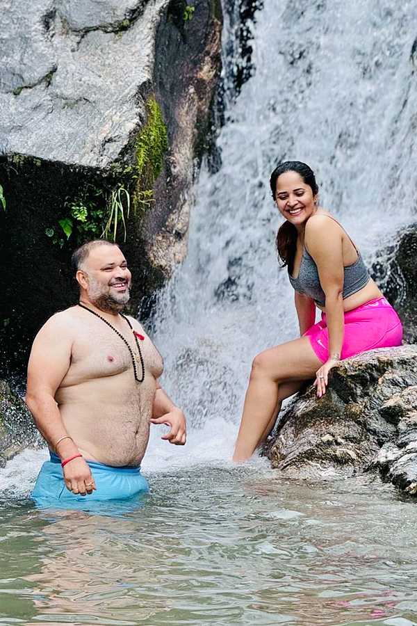 Anasuya Bharadwaj Looks Stunning In This Outfit At Water Falls Photos29