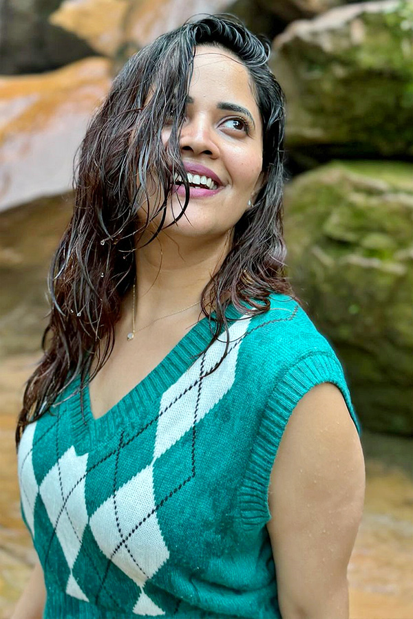 Anasuya Bharadwaj Looks Stunning In This Outfit At Water Falls Photos17