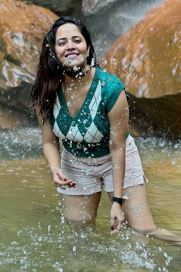 Anasuya Bharadwaj Looks Stunning In This Outfit At Water Falls Photos19