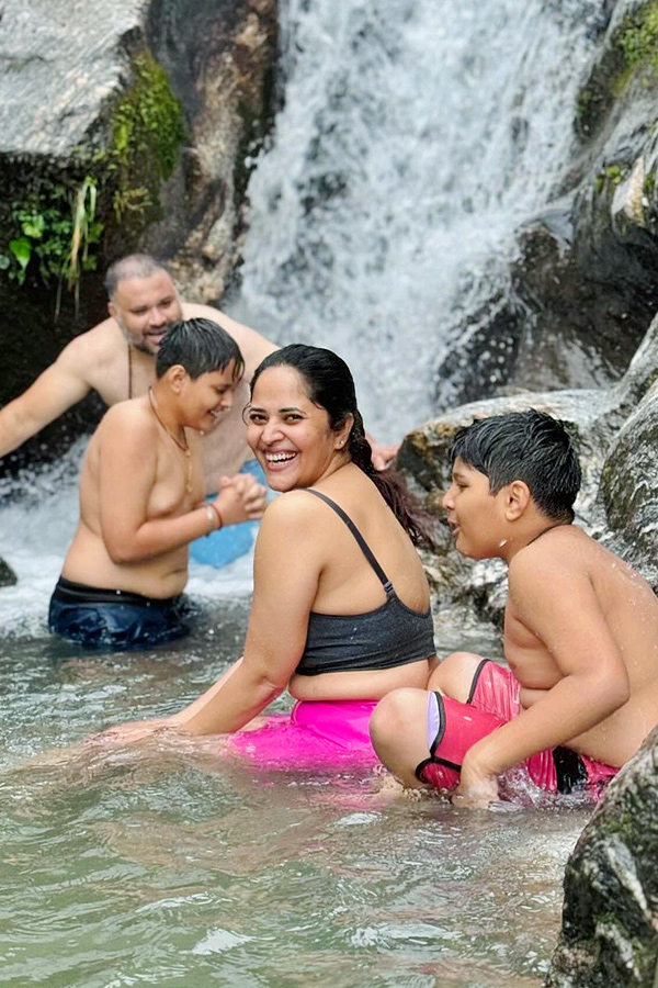 Anasuya Bharadwaj Looks Stunning In This Outfit At Water Falls Photos15