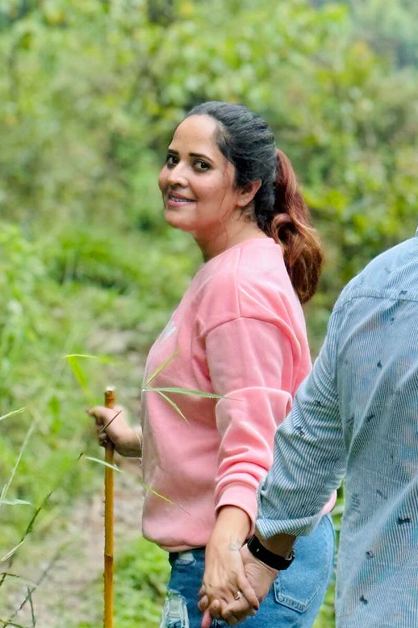 Anasuya Bharadwaj Looks Stunning In This Outfit At Water Falls Photos30