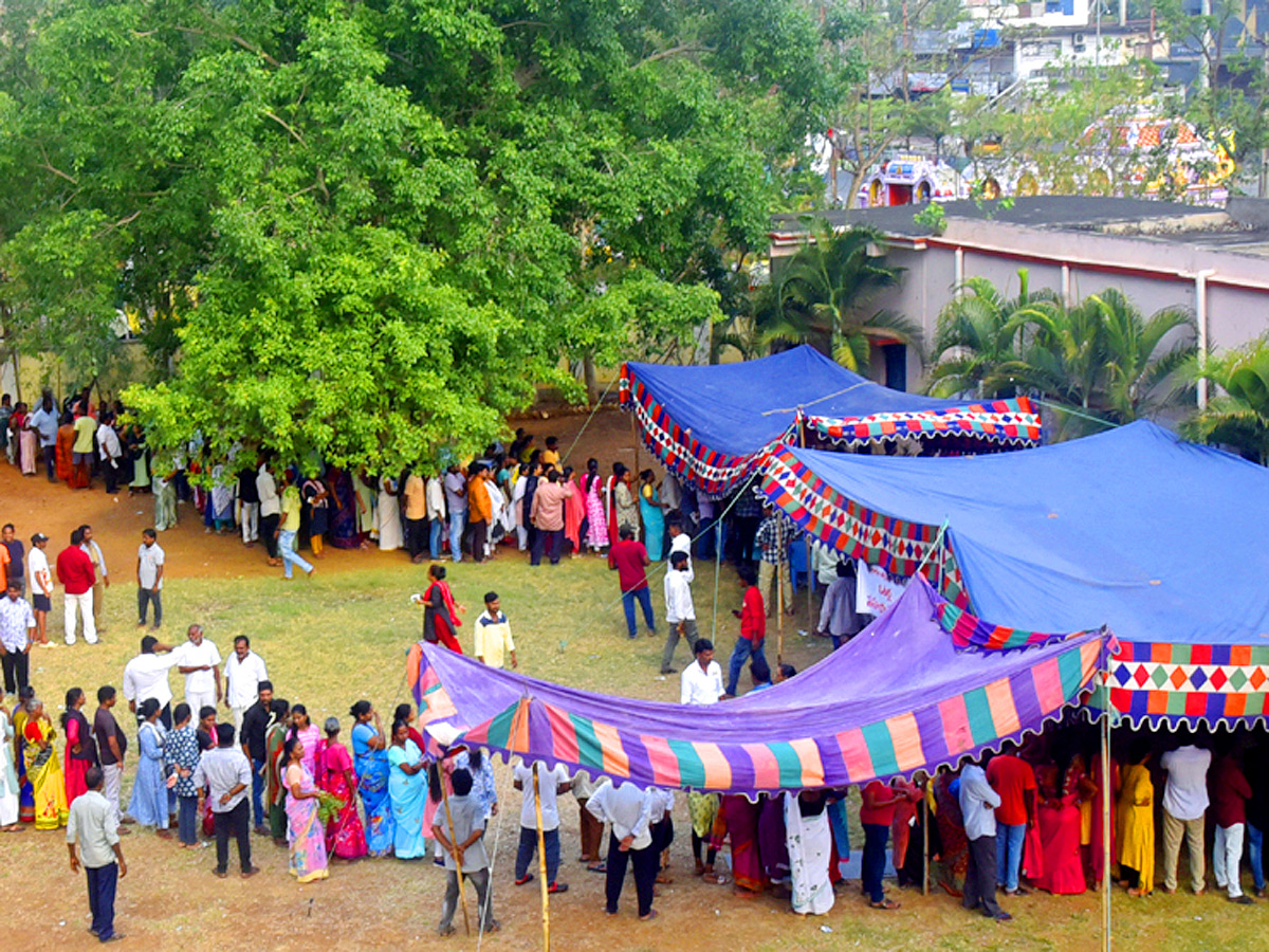 Best Photos of The Day in AP and Telangana Photo Gallery4