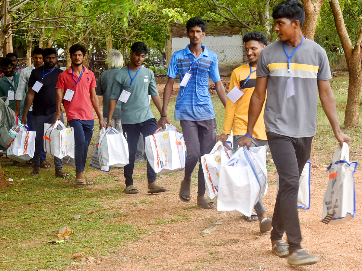 Best Photos of The Day in AP and Telangana Photo Gallery7