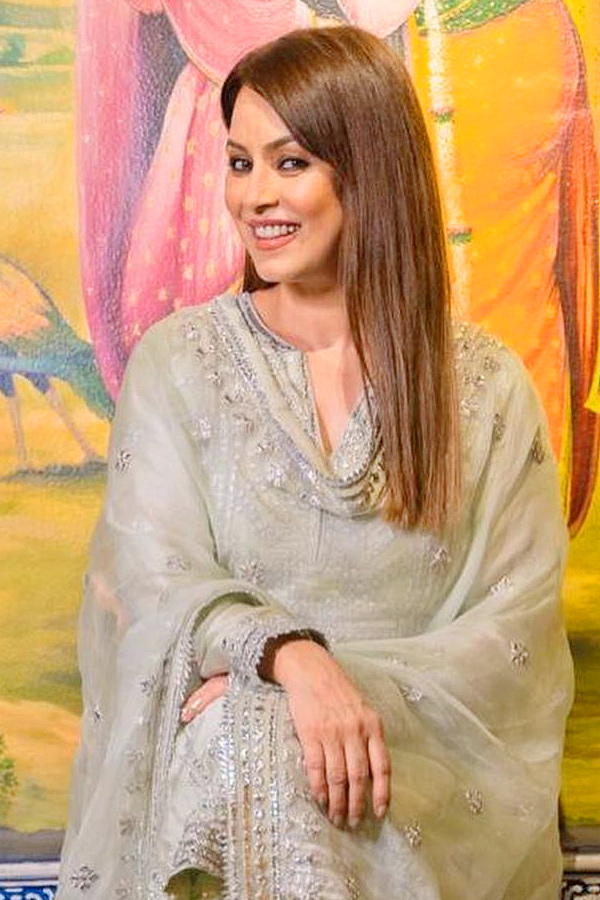 Intresting Facts About Mahima Chaudhry Photos7