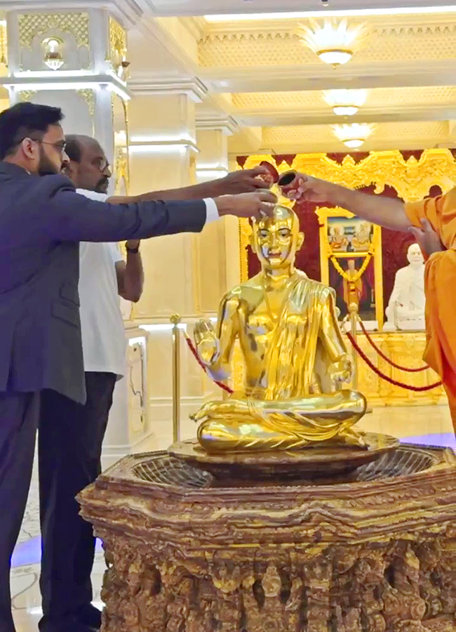 Rajinikanth Visited BAPS Hindu Mandir Abu Dhabi Photos11