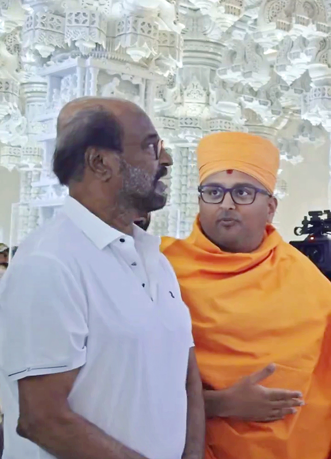 Rajinikanth Visited BAPS Hindu Mandir Abu Dhabi Photos15