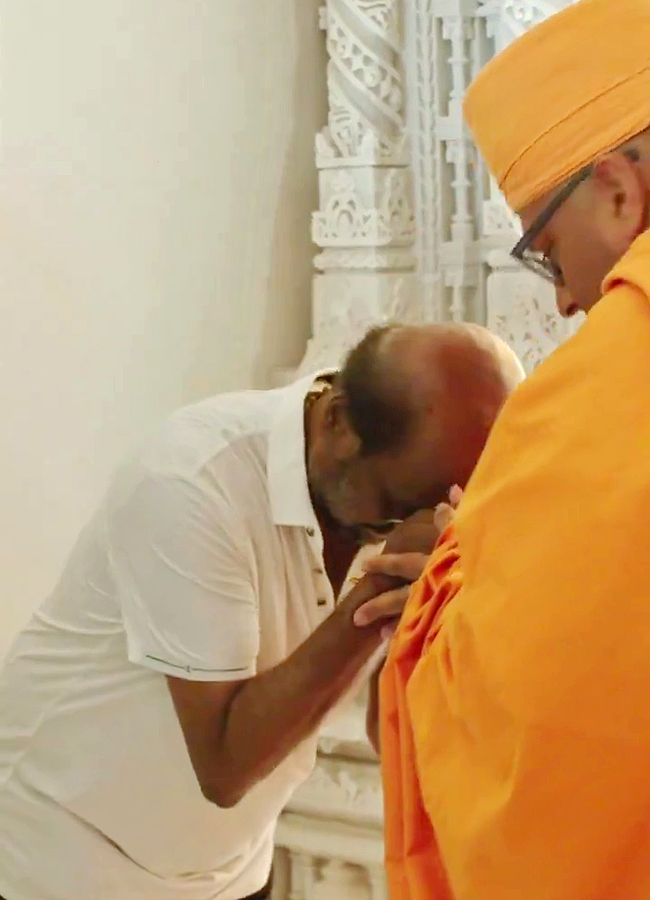 Rajinikanth Visited BAPS Hindu Mandir Abu Dhabi Photos17