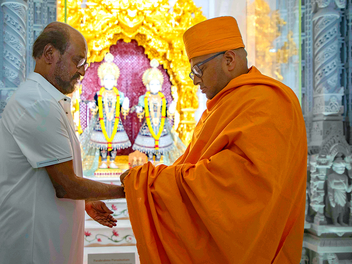 Rajinikanth Visited BAPS Hindu Mandir Abu Dhabi Photos4