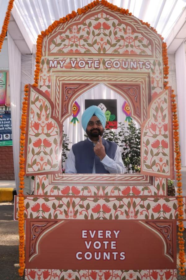 President Droupadi Murmu Casts Vote For Lok Sabha Election 2024 Photos10