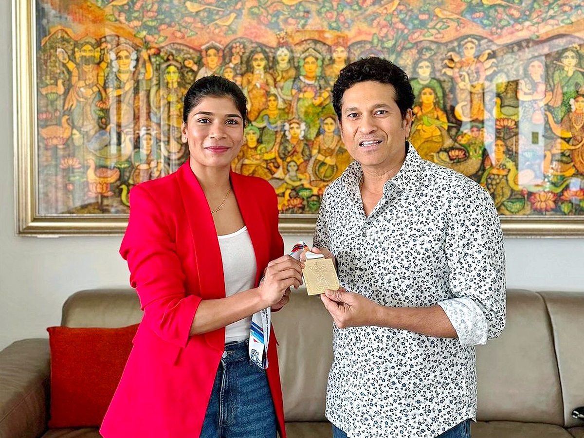 Indian Boxer Nikhat Zareen Meet Sachin Tendulkar: Photos4