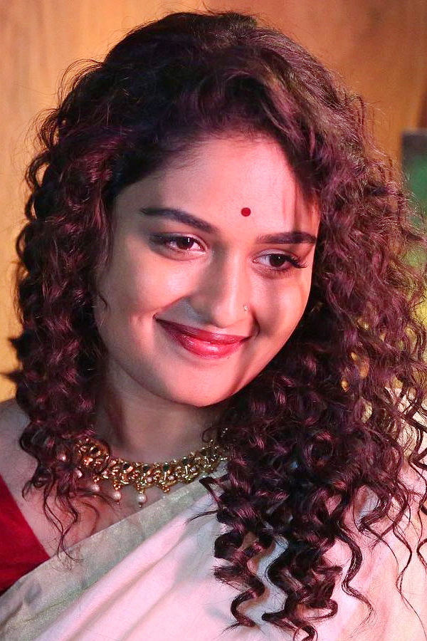 Prayaga Martin Latest Photos Goes Viral5