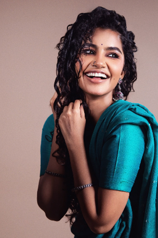   Actress Anupama Parameswaran latest amazing Photos14