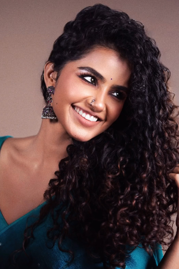   Actress Anupama Parameswaran latest amazing Photos8