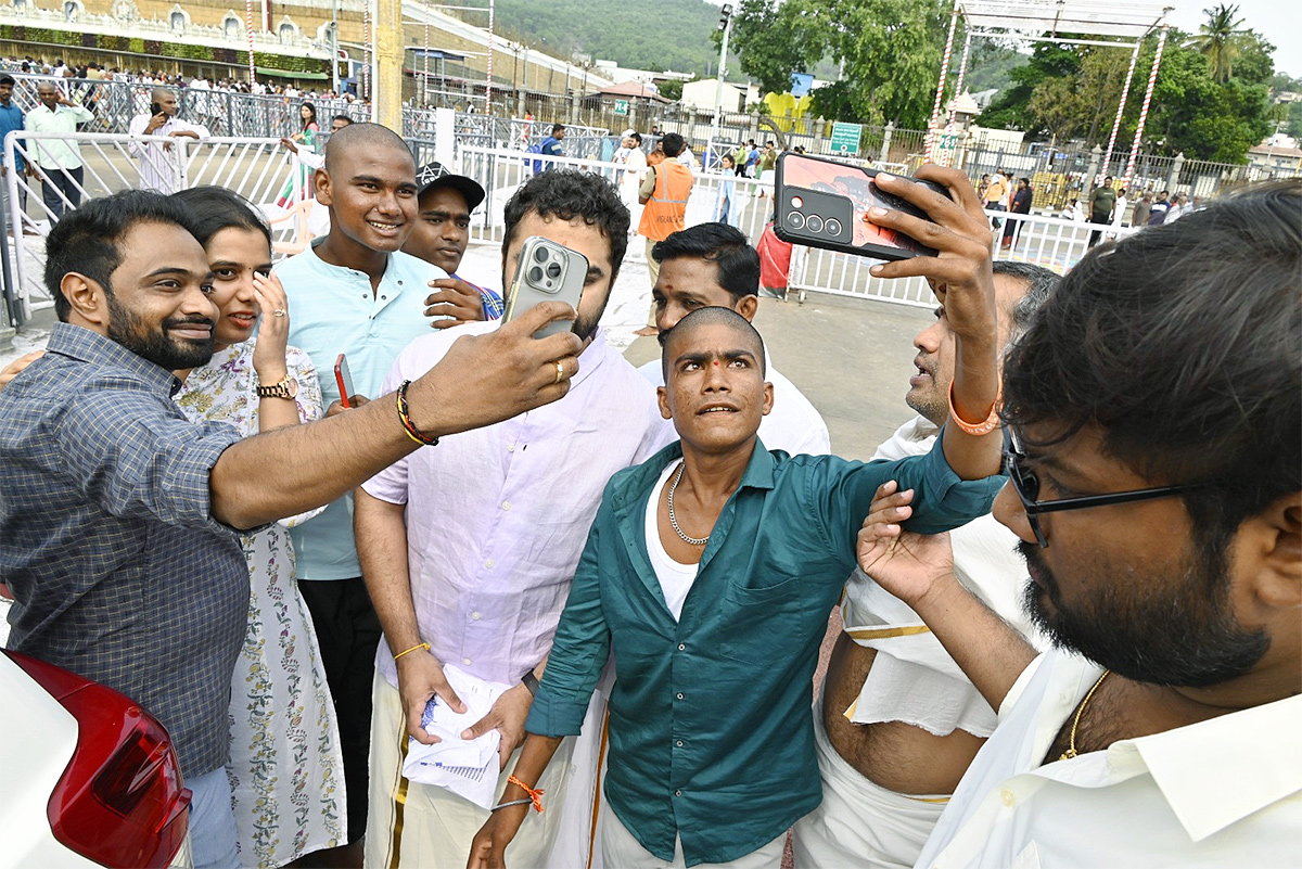 Vishwak Sen and Team Visited Tirumala Tirupati: Photos17