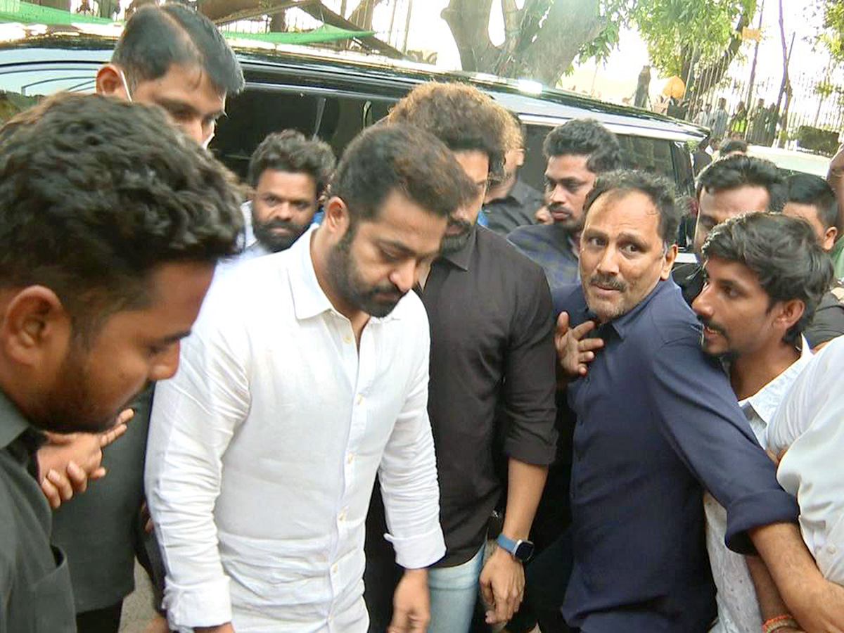 Jr NTR and Kalyan Ram Pays Tribute To NTR: Photos12