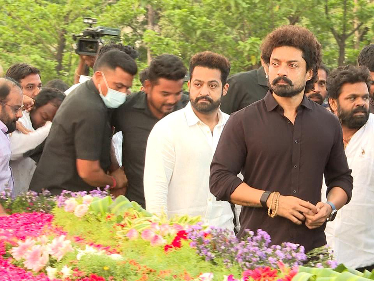 Jr NTR and Kalyan Ram Pays Tribute To NTR: Photos17