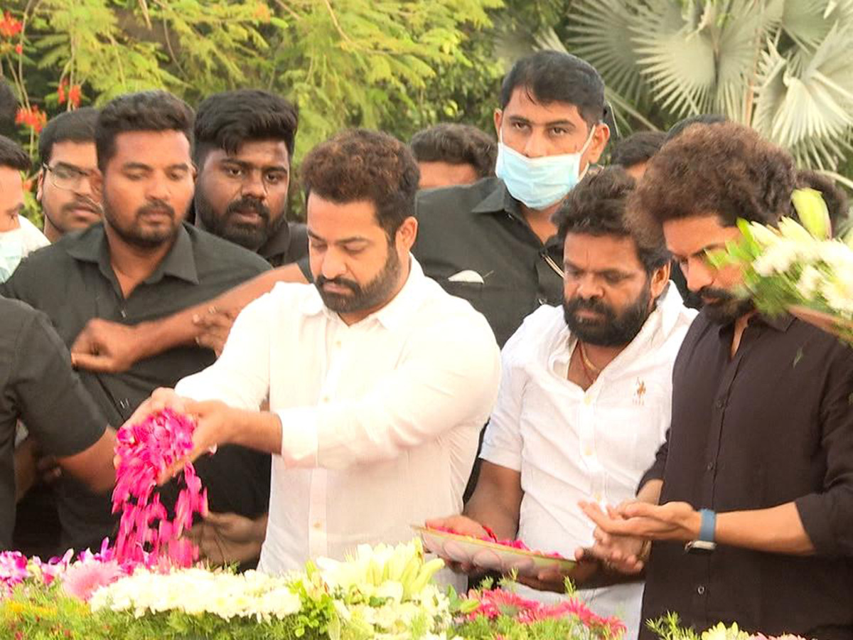 Jr NTR and Kalyan Ram Pays Tribute To NTR: Photos19