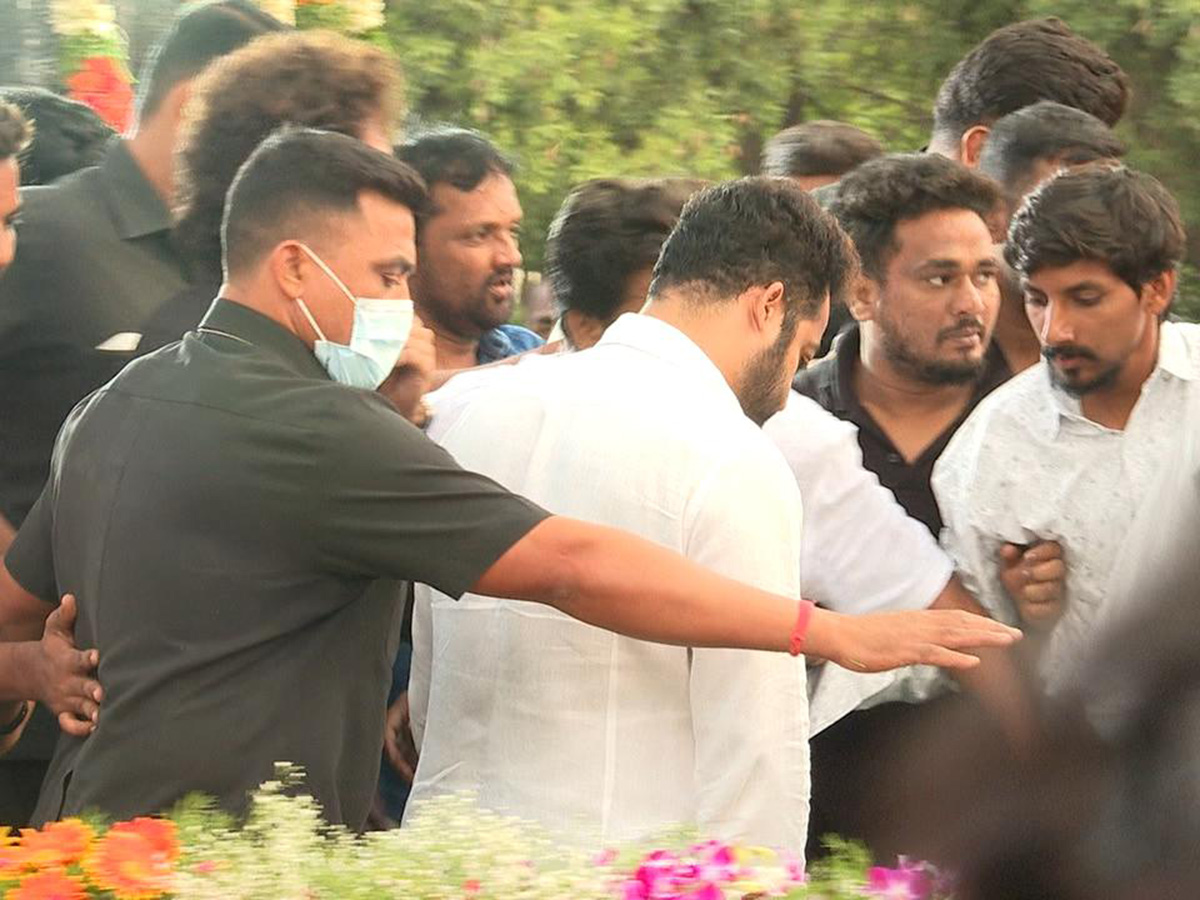 Jr NTR and Kalyan Ram Pays Tribute To NTR: Photos21