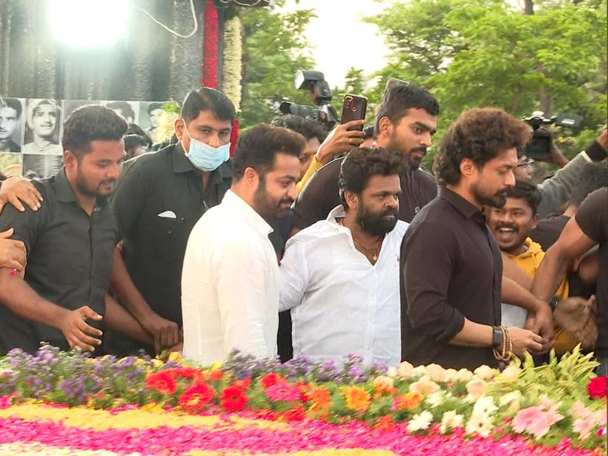 Jr NTR and Kalyan Ram Pays Tribute To NTR: Photos23