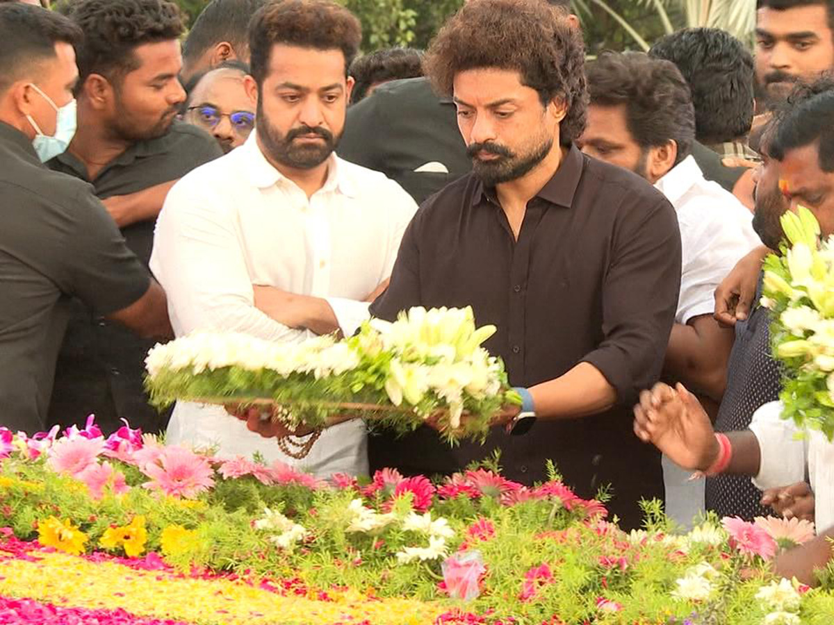 Jr NTR and Kalyan Ram Pays Tribute To NTR: Photos3