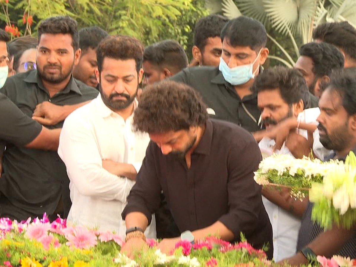 Jr NTR and Kalyan Ram Pays Tribute To NTR: Photos7