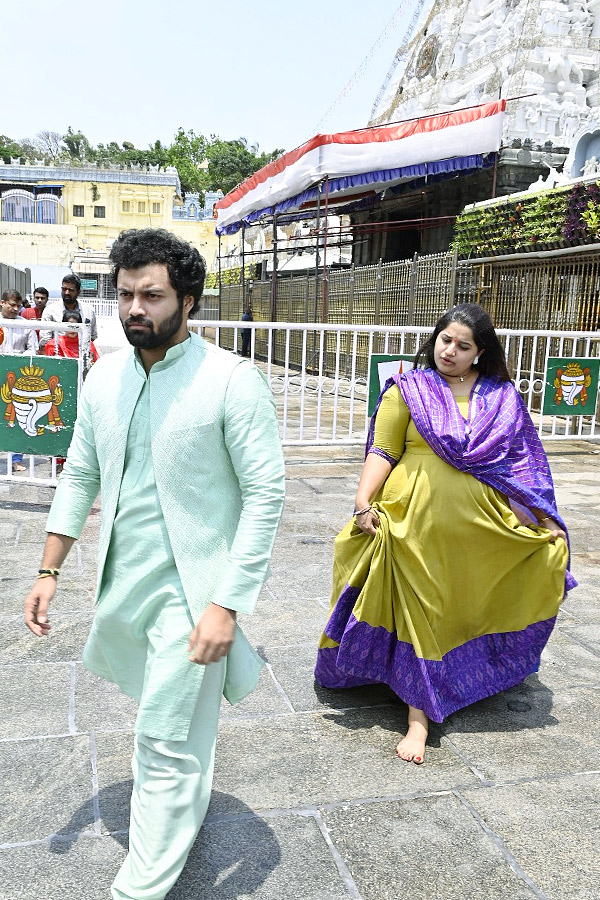 Love Me Movie Team Visits Tirumala Photos11