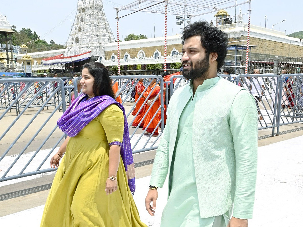 Love Me Movie Team Visits Tirumala Photos3