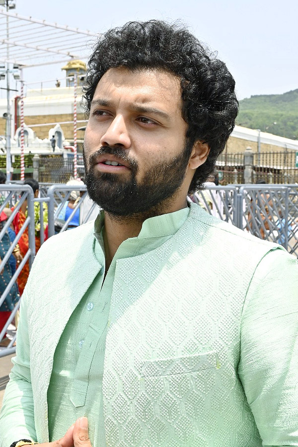 Love Me Movie Team Visits Tirumala Photos5