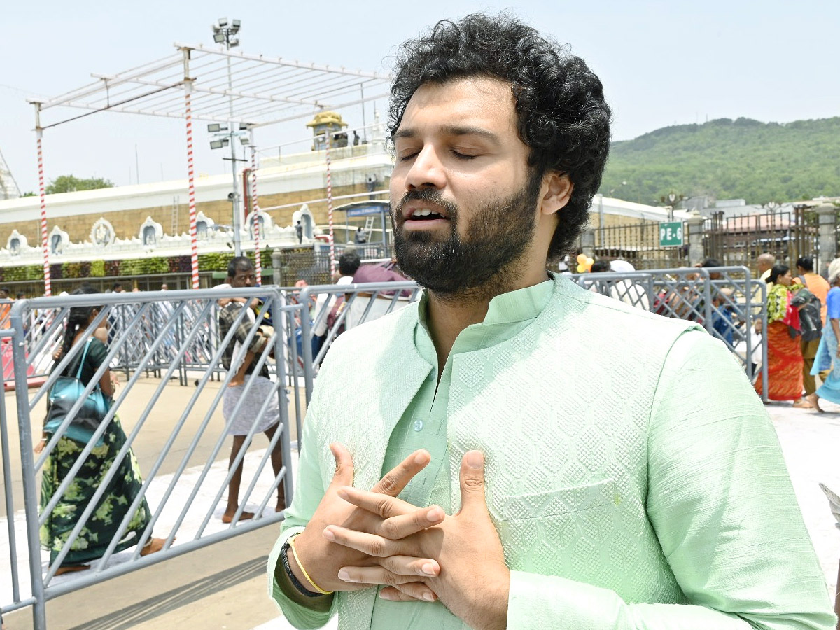 Love Me Movie Team Visits Tirumala Photos7