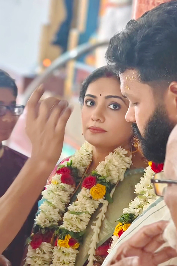 Meera Vasudevan married cinematographer Vipin Puthiyankam Photos12