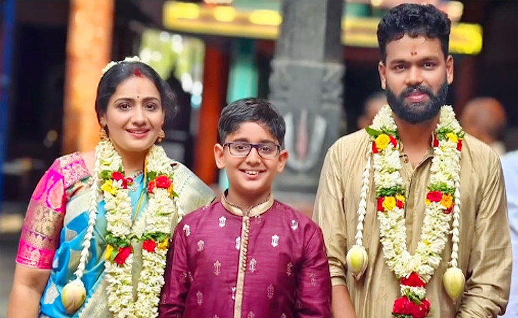 Meera Vasudevan married cinematographer Vipin Puthiyankam Photos15