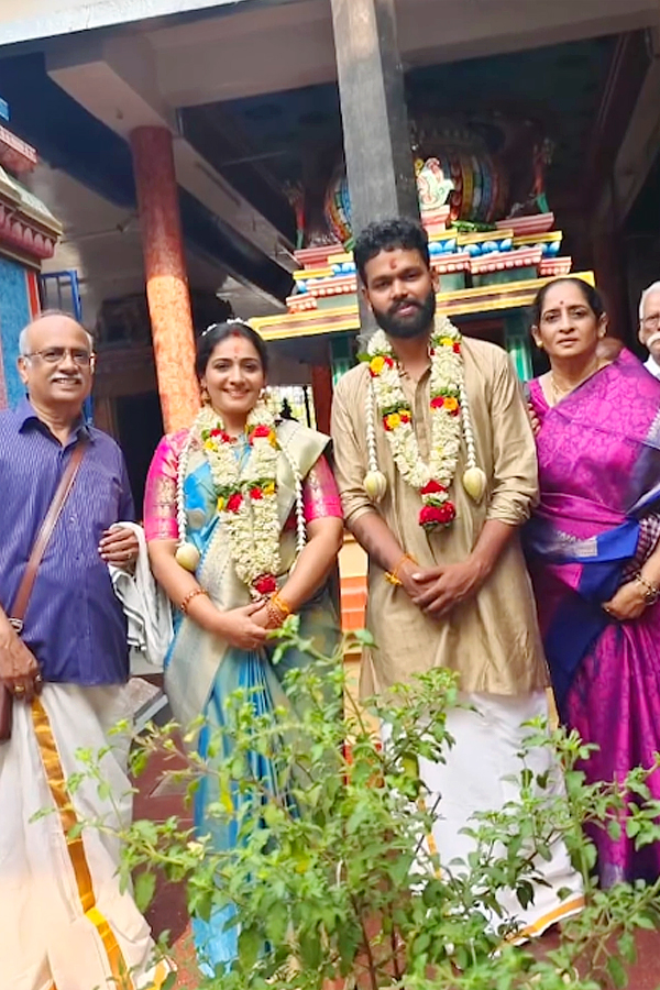 Meera Vasudevan married cinematographer Vipin Puthiyankam Photos16