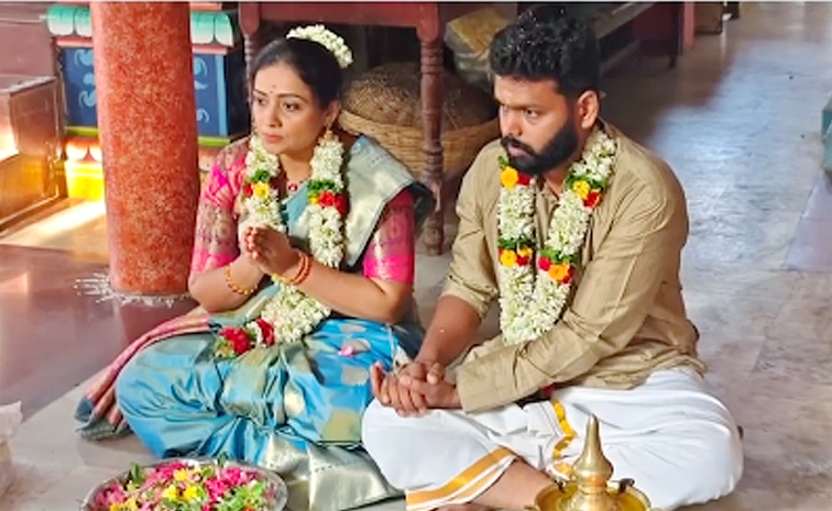 Meera Vasudevan married cinematographer Vipin Puthiyankam Photos3