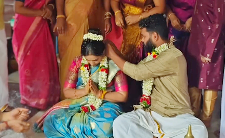 Meera Vasudevan married cinematographer Vipin Puthiyankam Photos5