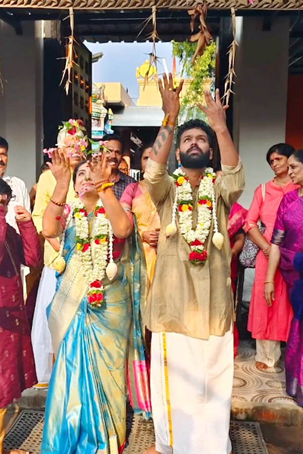 Meera Vasudevan married cinematographer Vipin Puthiyankam Photos9