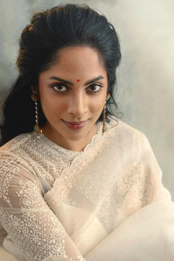  versatile Actress Sriya Reddy amazing look in white saree6