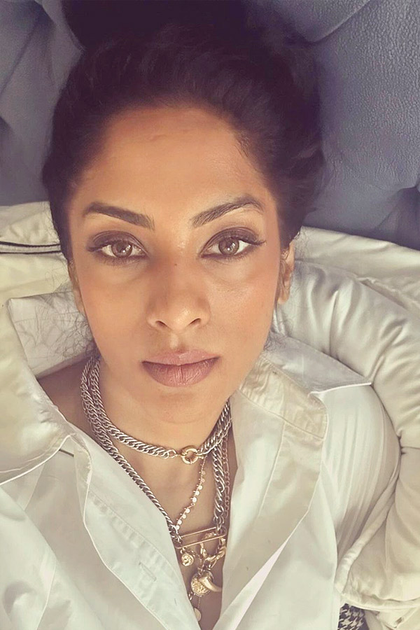  versatile Actress Sriya Reddy amazing look in white saree2