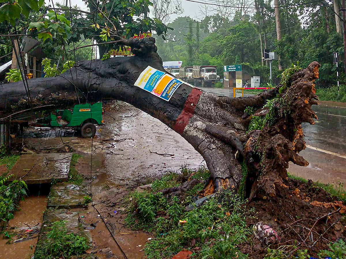 Remal Cyclone Latest Photos Goes Viral1